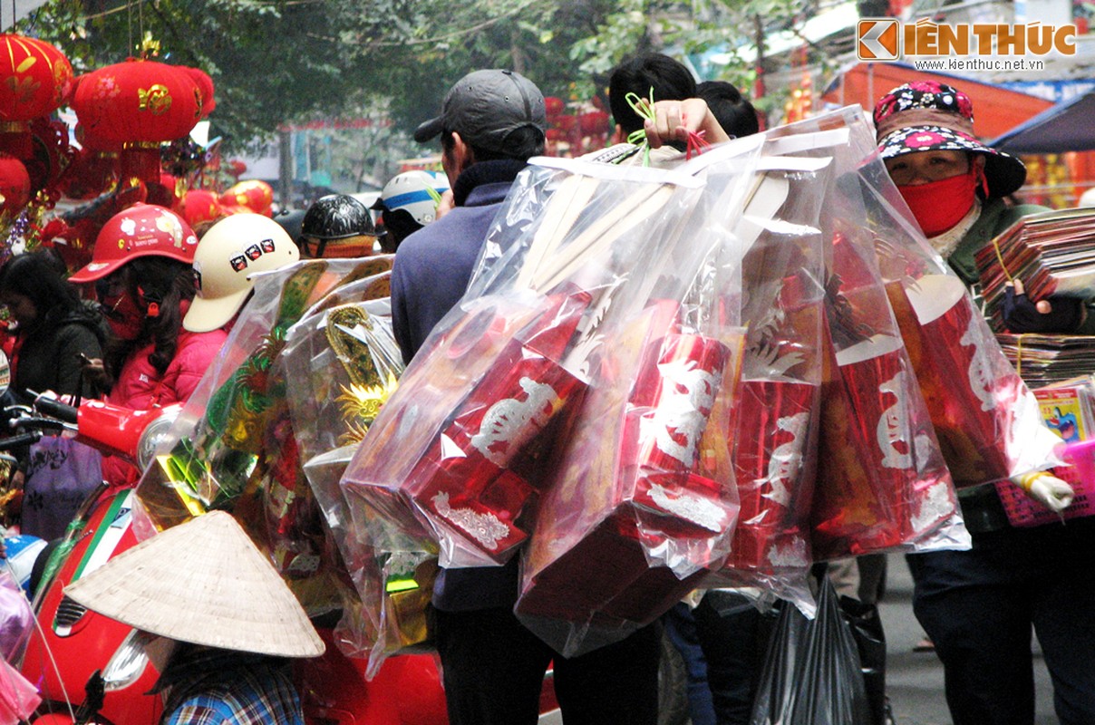 Nguoi dan Ha Noi doi mua ret sam le cung ong Tao-Hinh-8